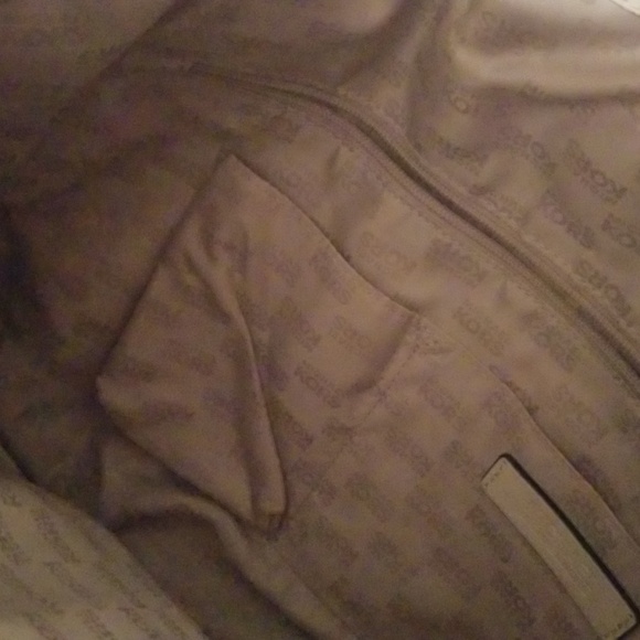 Women's Michael Kors Hobo Handbag; Cream and Silver; Size  18x14 with 8" Handles - Picture 6 of 12